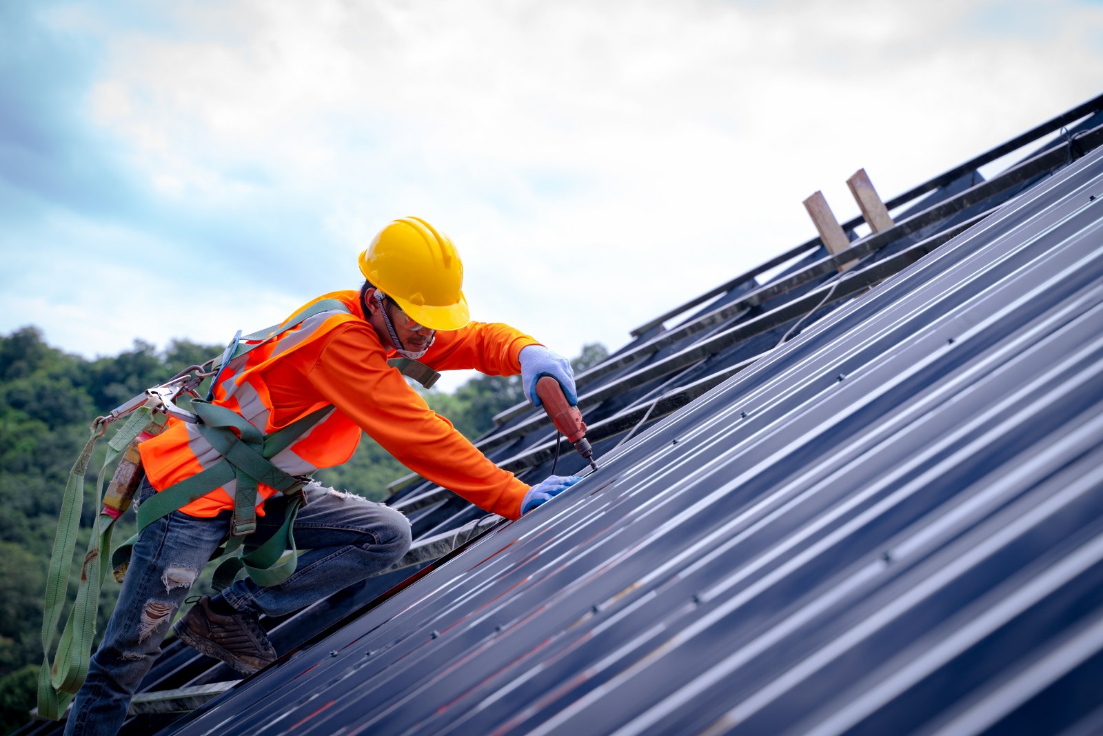 5 Reasons You May Need To Hire A Metal Roofing Contractor 1